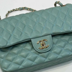 Chanel väska Ny!  - En ny skick köpt för ett tag inte kommit till användning! 🤗 kan även gå ner i pris!!