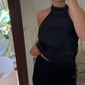Halterneck topp🤎 - Topp från Gina tricot i strl 34🫶🏻