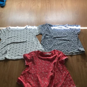 Dessa fina och somriga blusar så billiga - Dom passar väldigt bra för barn i åldrarna 10-13. Endast 5kr st