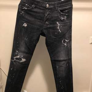 Dsquared2 jeans storlek 44 fint skick, kvitto finns 