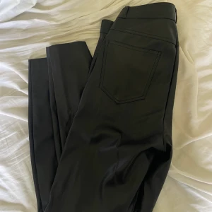 Zara fake skinnleggings - Aldrig använda för var fel storlek för mig 