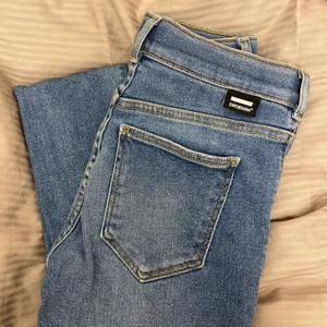 Dr. Denim jeans strl XS - Använda en gång i modellen Lexy i Storlek XS.