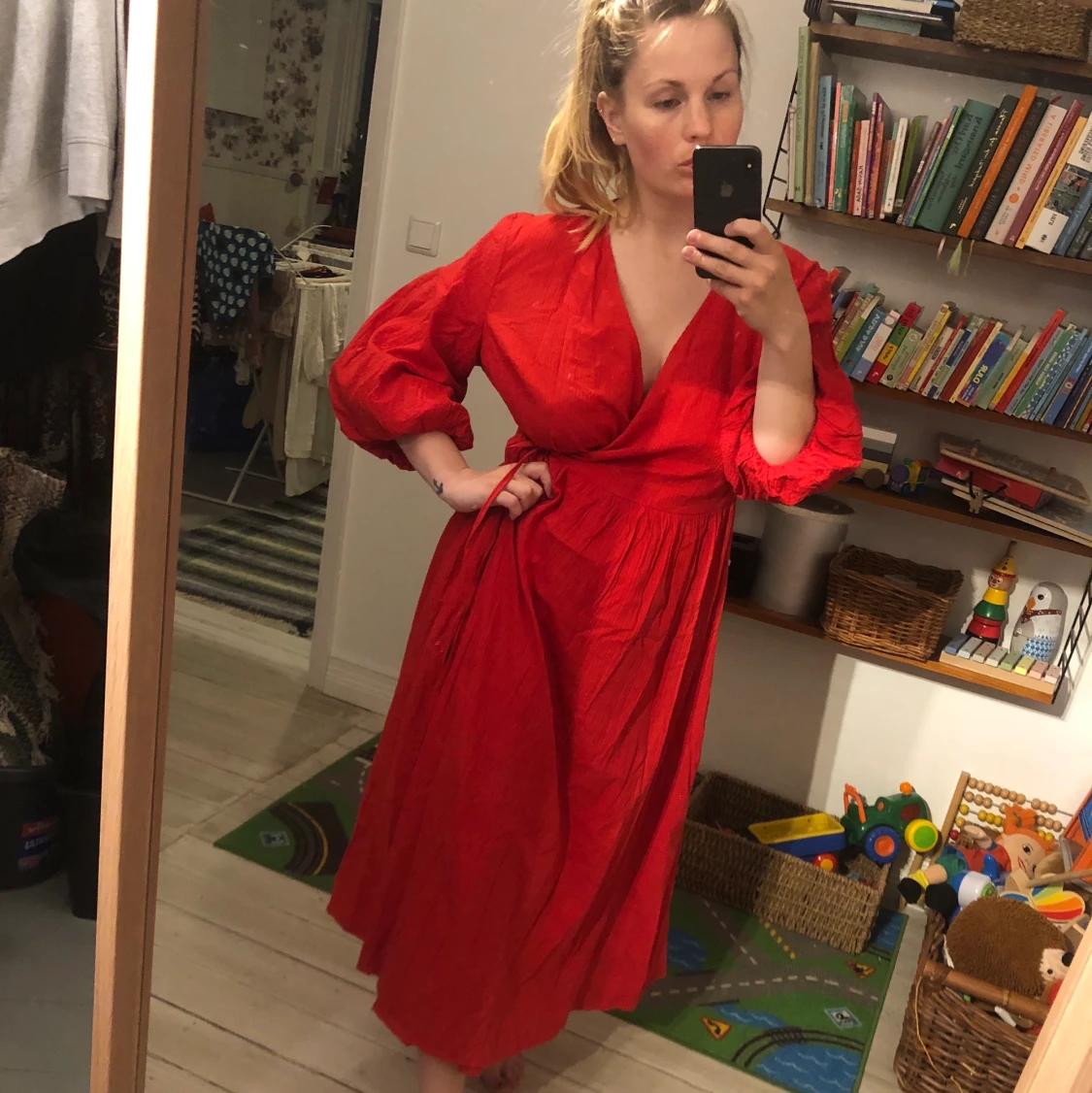 Röd omlottklänning med puffärm (Lindex) - 90