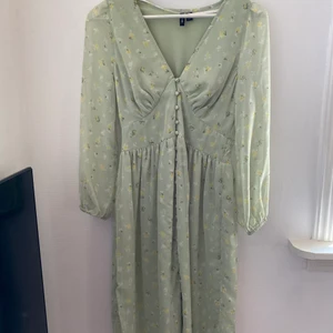 Klänning  - Storlek: XS