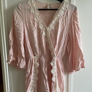 Playsuit - Playsuit från H&M storlek 34. Endast använd en gång.