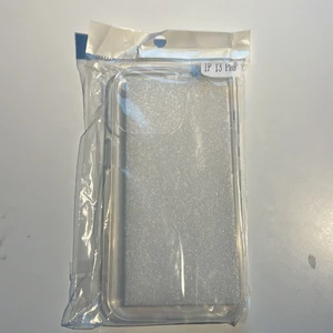 iphone skal - oanvänt och oöppnat genomskinligt iphone 13 pro skal. 40kr inkl frakt!