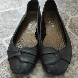 Good condition , size 36  31/2