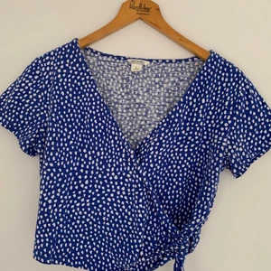 Croppad topp från monki - Topp i bomull Strl S