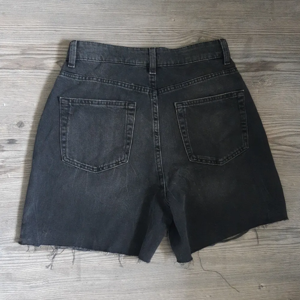 Beställde dem nyss och de passa inte så säljer dem helt oanvända.. Shorts.