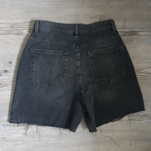 Mörkgrå Jeansshorts - Beställde dem nyss och de passa inte så säljer dem helt oanvända.