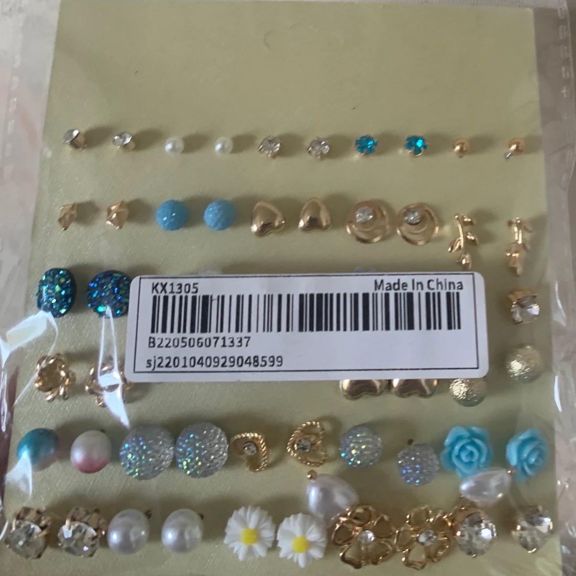 30 par olika örhängen  - 90