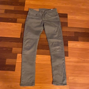 Dondup Jeans stl: 29  - Dondup Jeans stl: 29 upptill  Modell är Skinny fit  Gröna  Är i mycket fint skick  Finns att hämta i Askim 