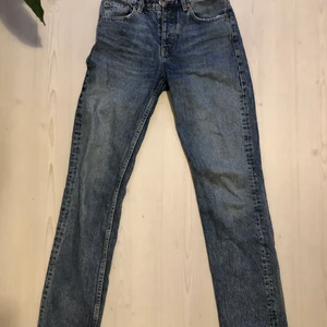 Zara mode Rise jeans - Zara mode Rise jeans som inte passar mig. Super fina och bra skick. Storlek 34