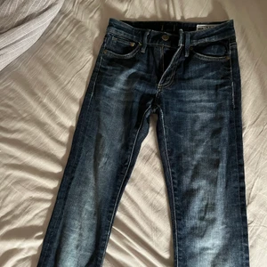 crocker jeans - säljer mina fett snygga jeans då de är för små för mig nu! har sprättat upp dom på botten för att dom skulle bli längre!💞