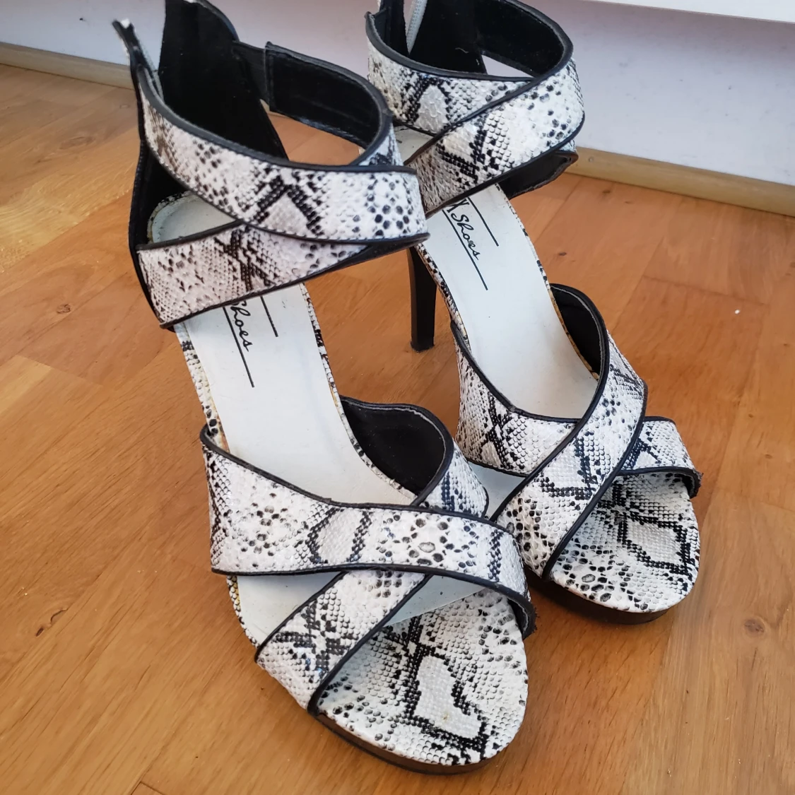 Klackar i orm imitation (strl38) - 91