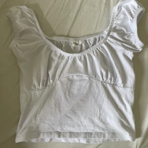 Vit topp - Söt vit topp, köparen står för frakten på 49kr🤍