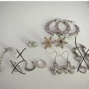 Örhängen - Så fina örhängen och fake piercings som inte kommer till användning då jag bland annat gjort riktiga piercings nu. 