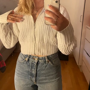 stickad polotröja - en stickad polotröja med dragkedja som jag lessnat på:)