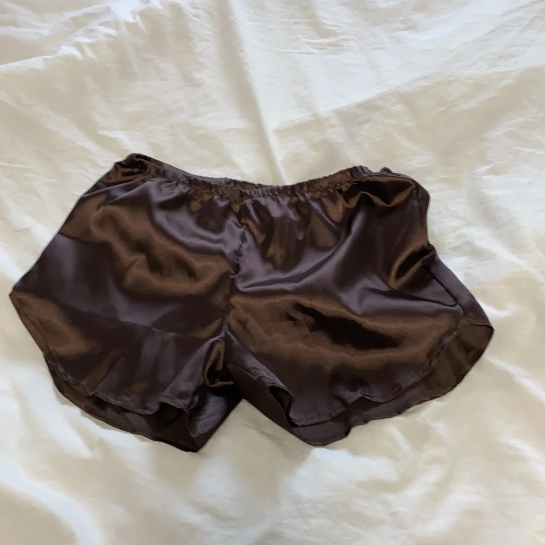Bruna Satin Shorts i S - 90