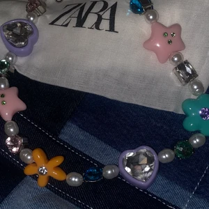 Zara halsband - Köpt från Zara för 200kr. Använde den endast en gång. Halsbandet är ihelt nyskick ✨✨✨