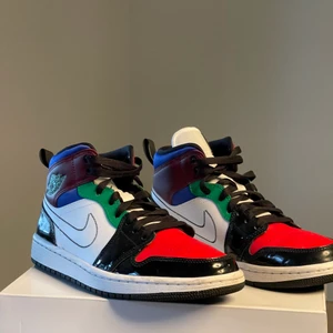 Nike air jordans mid  - Ett par Nike air jordans mid i väldigt bra skick, endast använda ett fåtal gånger. 