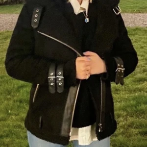 Vårjacka  - Mockajacka från Gina tricot! Nästan helt oanvänd 