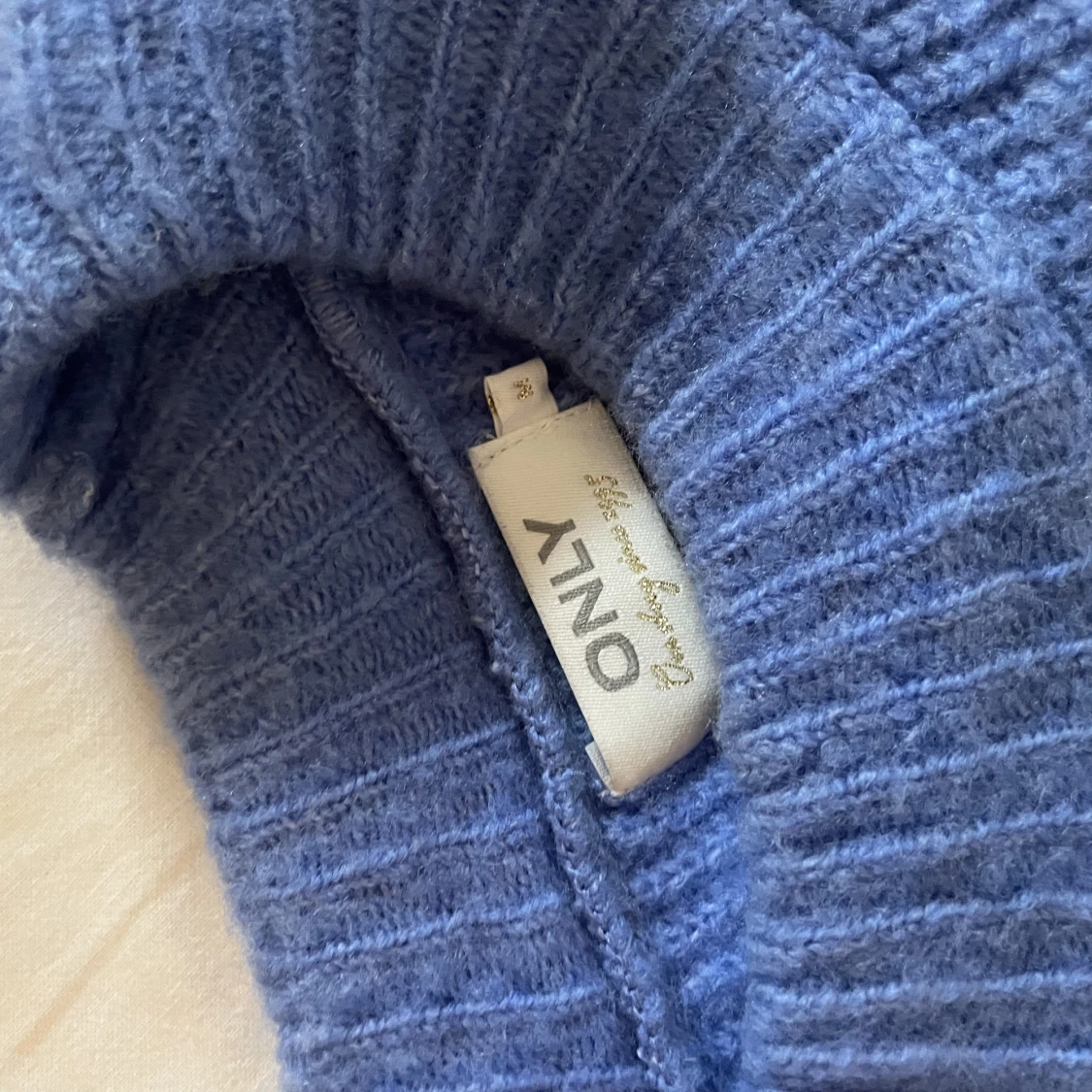 Blå tjocktröja - 91