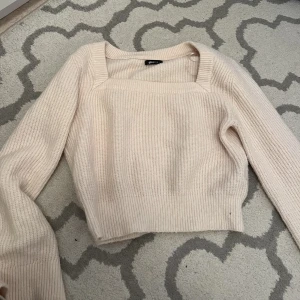 Stickad tröja - Stickad tröja från Gina tricot Knappt använd Storlek 38