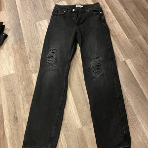 Svarta jeans  - Svarta jeans från nakd. Skriv för frågor och bilder🌸