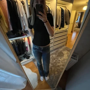 Jeans Ltb - Säljer mina jeans från LTB som inte längre finns att köpa. Dem sitter bra på mig som är 180 cm med skulle även passa på någon som är runt 170 cm💕💕