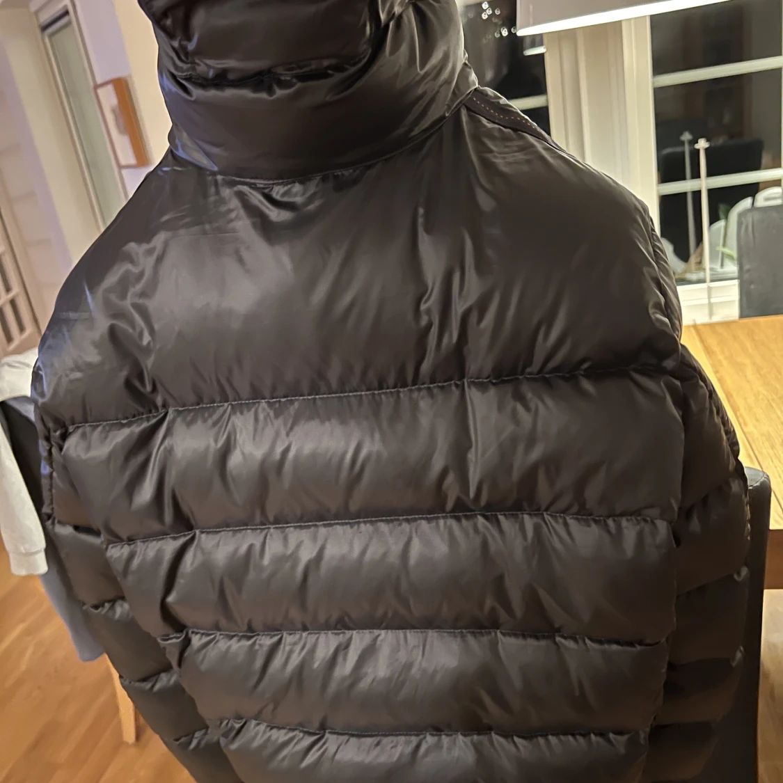 Parajumper, Phareell sheen. - 90