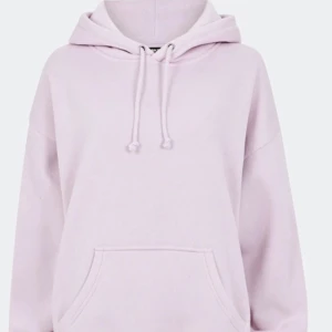 Bikbok rosa hoodie  - En ljusrosa hoodie från Bikbok som bara legat i garderoben då ja inte är så bekväm i att den är lite oversize. Använt Max 2 gånger hemma, där av att den ser helt ny ut. Nypris:399  
