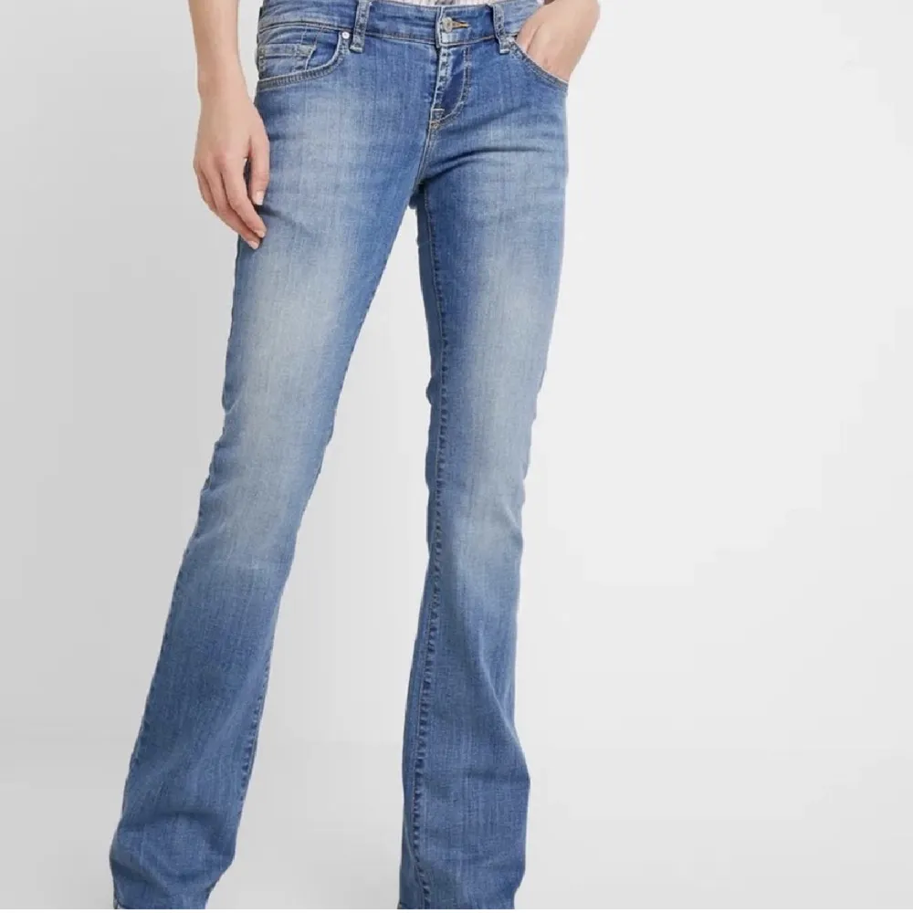 Säljer också min andra ltb jeans i modellen ROXY, nyskick. ❤️❤️Köptes för 749. Köpare står för frakt. Jeans & Byxor.