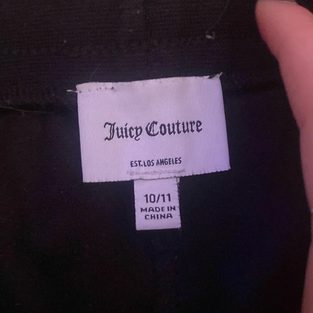 Hej jag säljer mina juicy byxor pga att dom har blivit försmå storlek 10-11 år   Svarta. Jeans & Byxor.