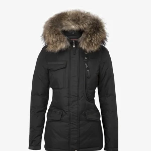 Hollies jacka  - Hollies Stockholm jacka, storleken varierar då man kan justera den, Fick i present inte riktigt min stil, nypris 3000kr