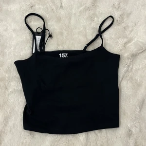 Topp - Svart topp från lager157, lappen är fortfarande kvar