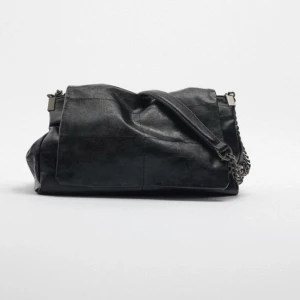 Zara väska - Väska från zara som inte kommer till användning. Rymlig och får plats med mycket