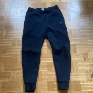 Nike tech byxor - Oanvända, strl M