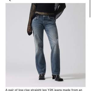  lågmidjade jeans från weekday i modellen Arrow, storlek 27/30, vid snabb affär kan priset diskuteras