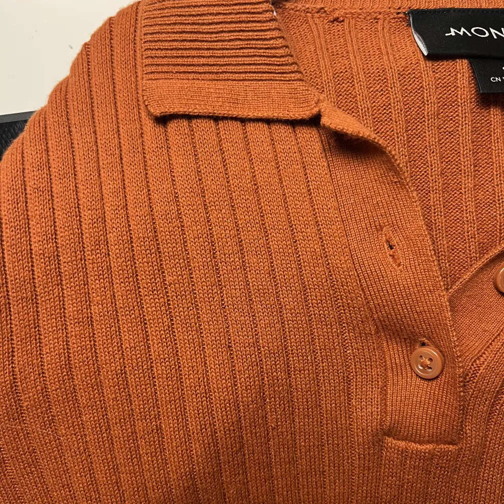 Brun/orange tröja med piké +frakt. Tröjor & Koftor.
