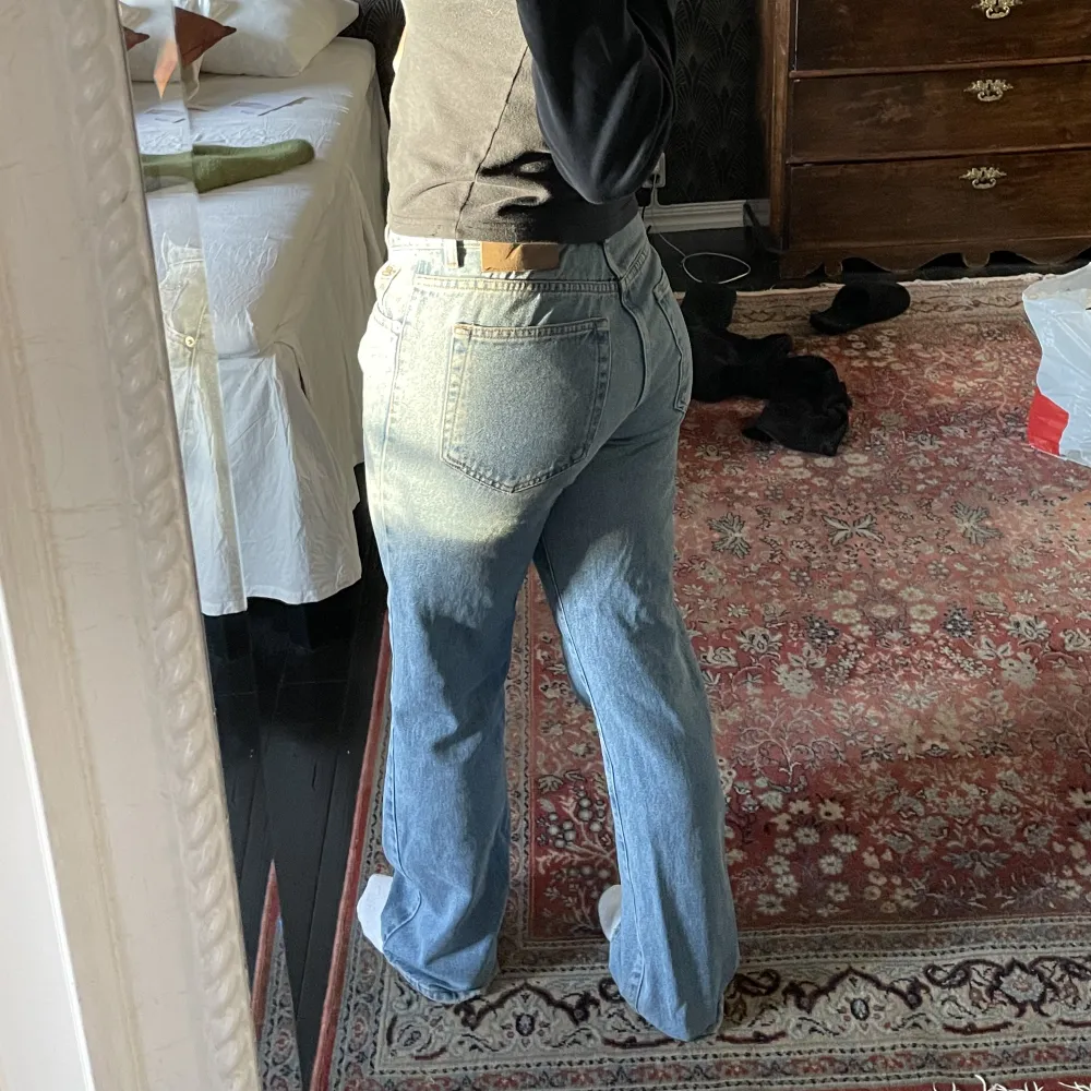 Ett par perfekt boyfriend jeans från Calvin Klein 💌 Storlek 31 står i jeansen! . Jeans & Byxor.