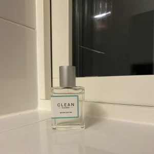 Parfym - Prdym från clean i lukten warm cotton  Sparsamt använd nästan ny. 30 ml