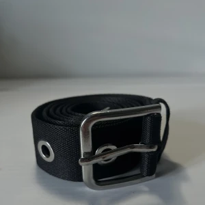 Grommet belt - Köpte detta skitsnygga bälte till min inspark, men det har inte kommit till använding sedan dess 