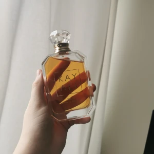 Kayali parfym doft DÉJÀ VU White flower | 57 - Parfym från märket kayali knappt använd. Kommer med i sin orginalbox oxå💕 