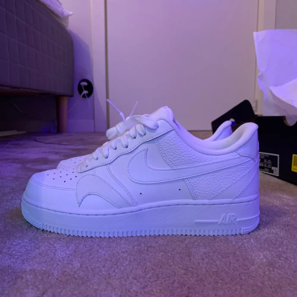 Helt sprillans nya AF1 Storlek 43 (US 9) Skick 10/10. Skor.