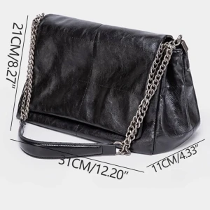 Väska - Säljer denna väskan knappt använd! Köparen står för frakten!