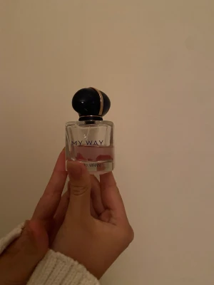 Giorgio Armani ”my way” parfym - Säljer min ”My way” parfym från Giorgio Armani. Köpt för 670kr på kicks och säljer för 199kr då ungefär hälften är kvar + frakt 📦 (kan även mötas upp)