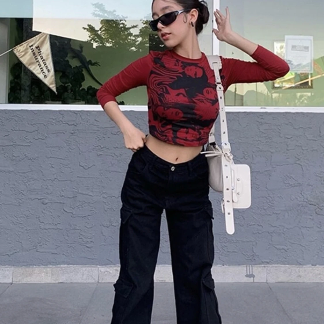 Röd mönstrad magtröja