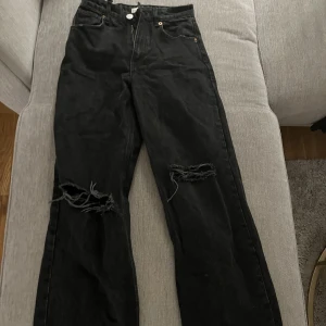 Zara jeans - Straightleg jeans från zara. Knappt använda. Storlek 36. Långa i benen