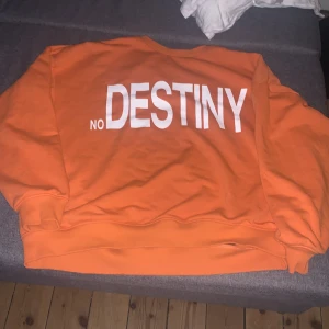 Cool Weekday sweatshirt  - En mysig tröja från märket Weekday. Storlek: M